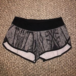 Lululemon size 6 black snake print speed shorts